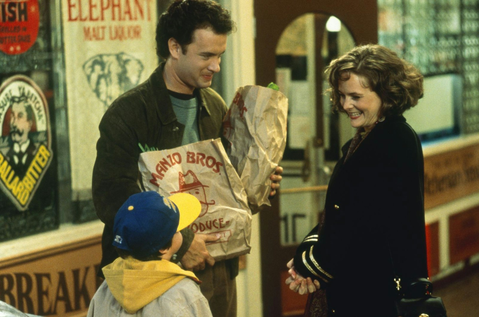 Sam (Tom Hanks, Mitte) beginnt, sich mit seiner Arbeitskollegin, Victoria (Barbara Garrick) zu treffen - doch Jonah (Ross Malinger) kann sie nicht leiden. (Bild: ZDF/© TriStar Pictures, Inc. All Rights Reserved.)