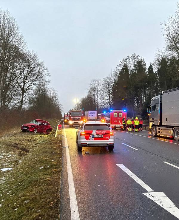 Bei einem Unfall auf der L115 bei Blankenheim-Reetz ist eine Person ums Leben gekommen.