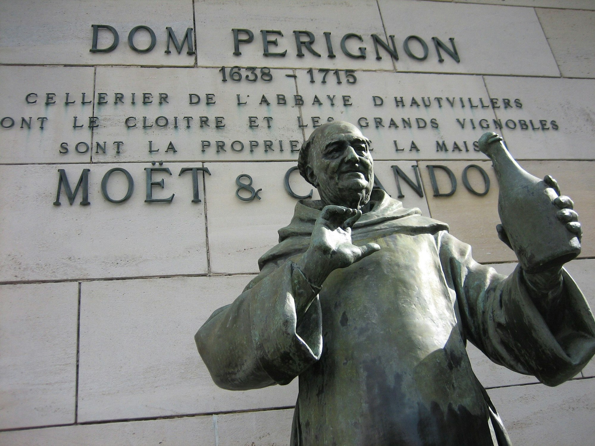 Die Statue des Mönchs Dom Perignon in Moet et Chandon in Frankreich