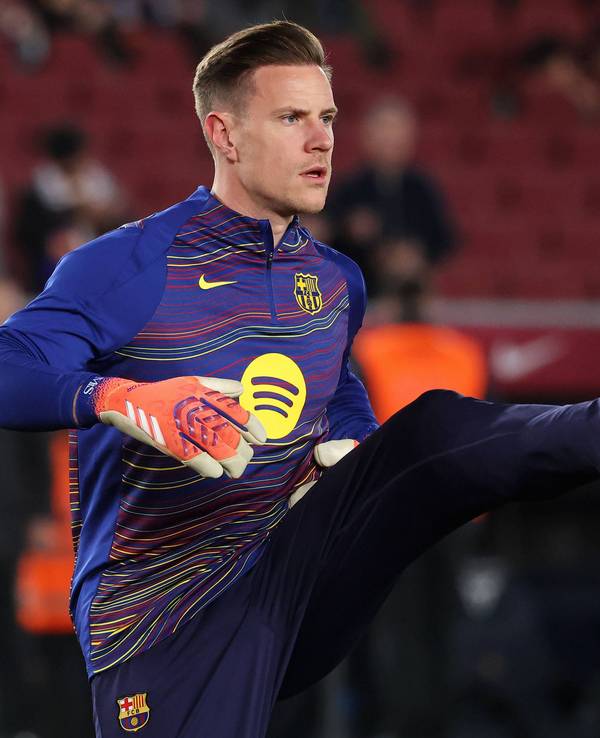 Marc-Andre ter Stegen wärmt sich vor einem Spiel auf.