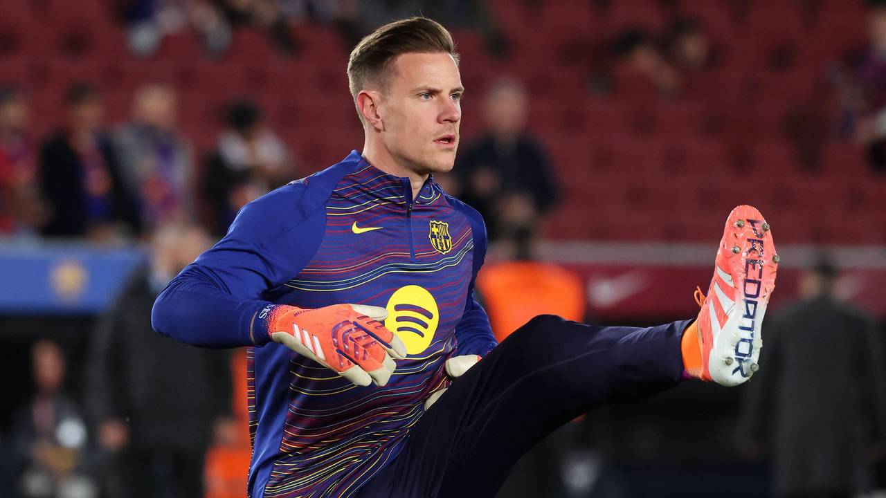 Marc-Andre ter Stegen wärmt sich vor einem Spiel auf.