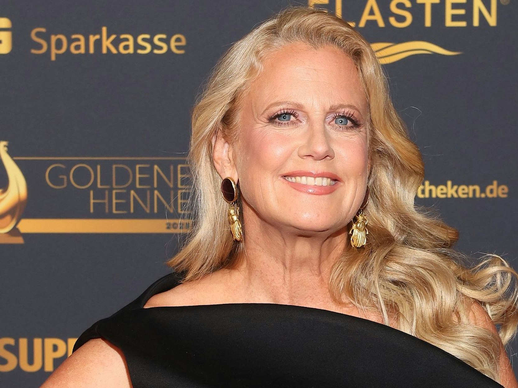 Barbara Schöneberger hat in ihrem Podcast „Mit den Waffeln einer Frau“ über die Highlights 2025 und unter anderem auch über den TV-Abschied von Thomas Gottschalk gesprochen. (Bild: 2025 Getty Images/Gerald Matzka)