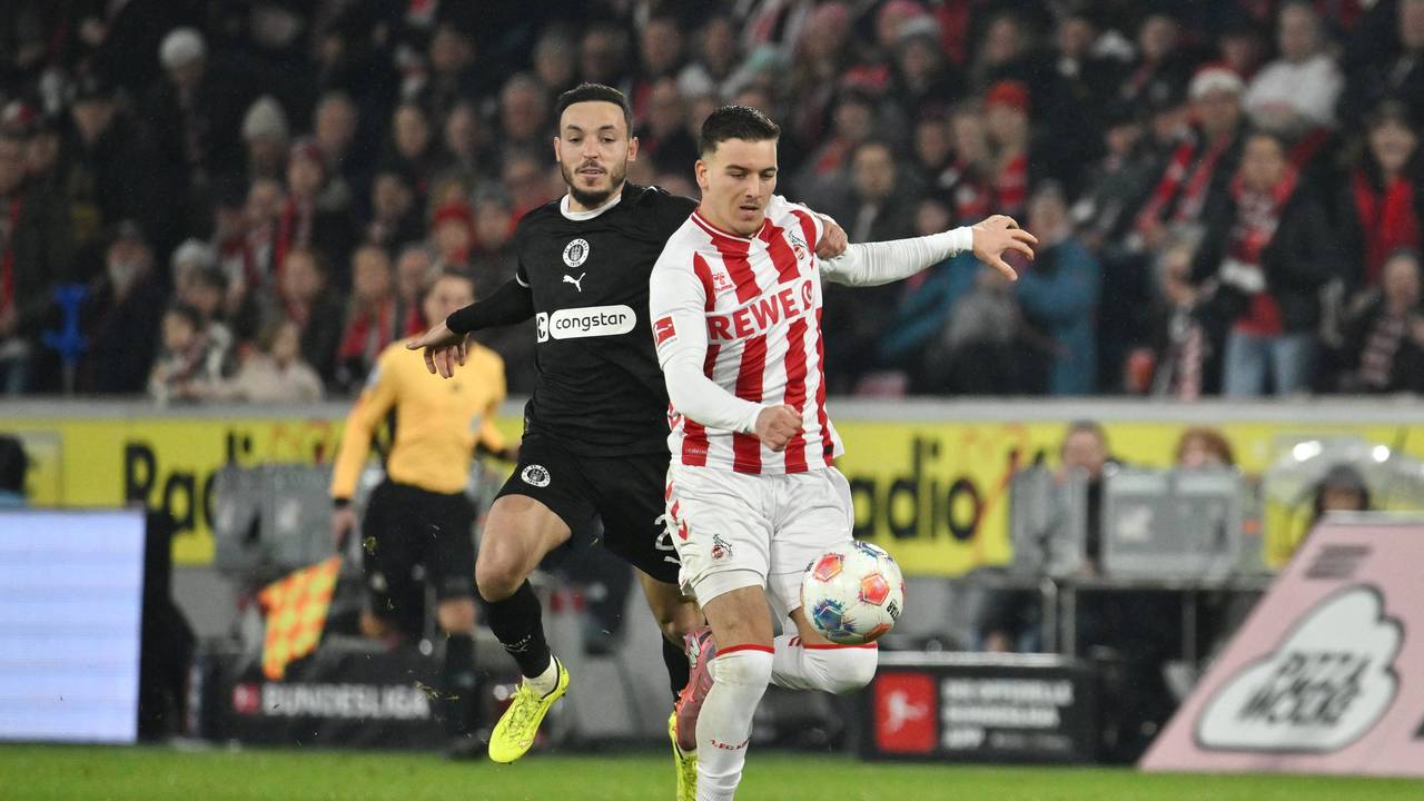 Said El Mala hängt Mathias Pereira ab.