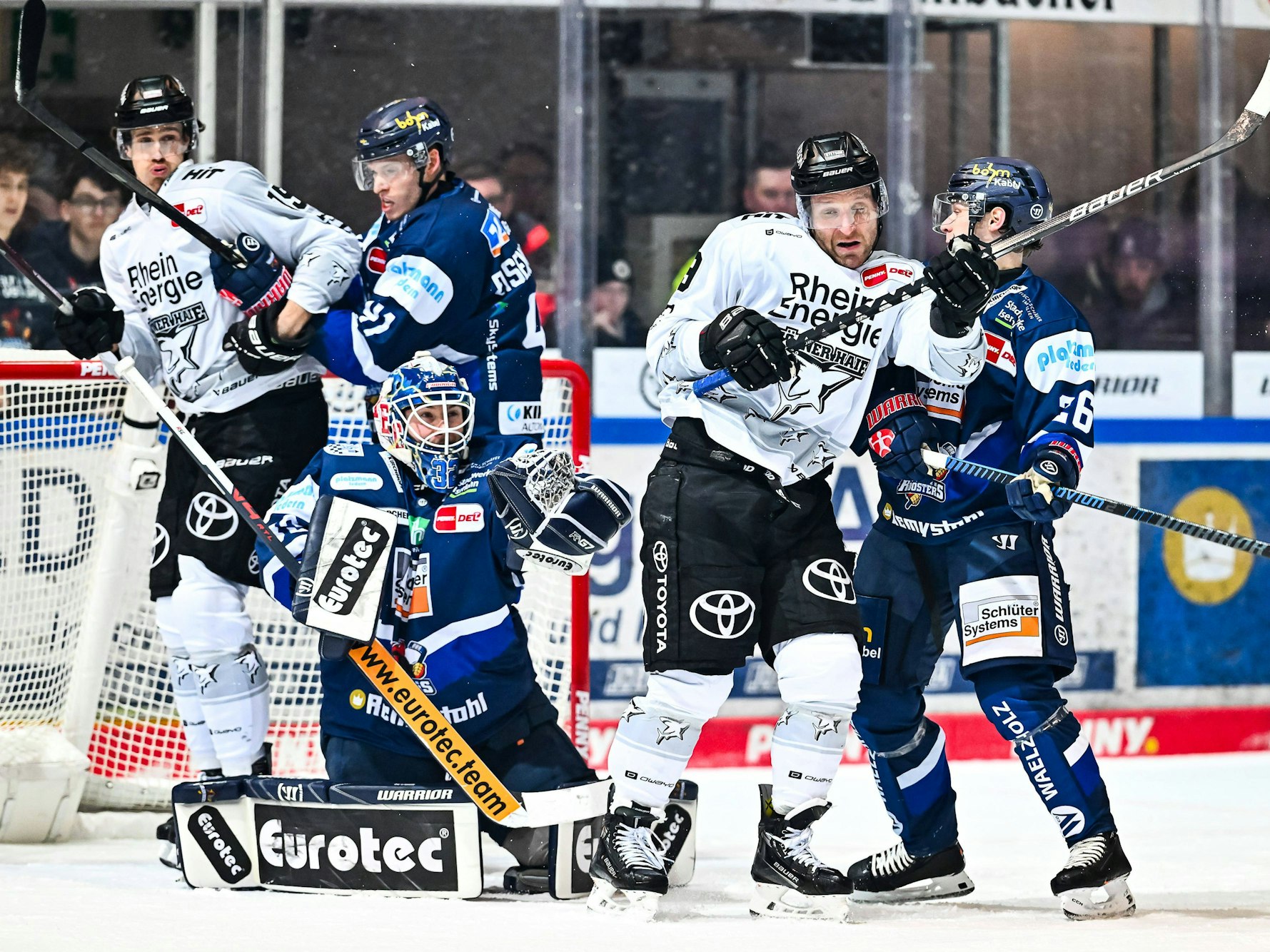 Die Kölner Haie gewannen den Jahresabschluss bei den Iserlohn Roosters.