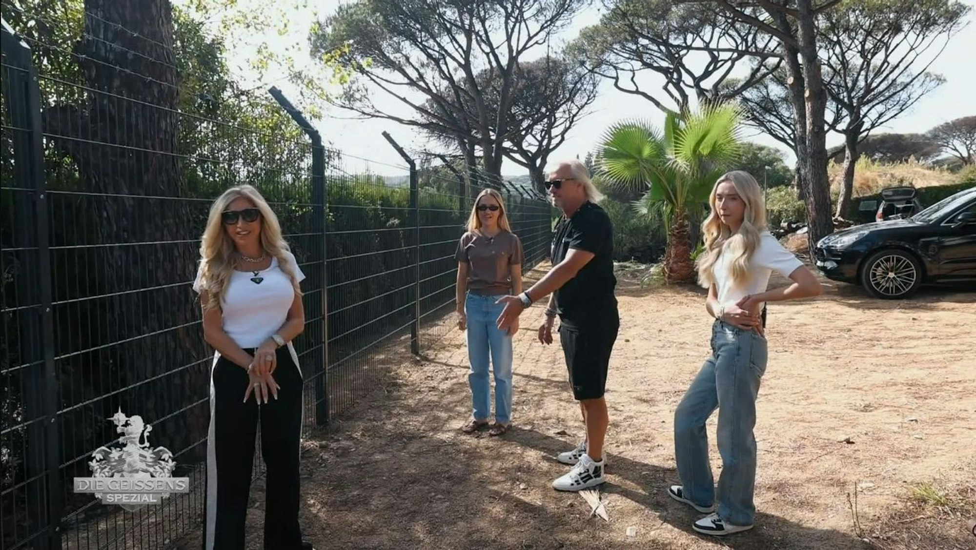 Seit dem Überfall haben die Geissens in Sachen Sicherheit deutlich aufgerüstet: 32 Kameras überwachen das Anwesen, ein Zaun soll Eindringlinge abhalten. (Bild: RTL ZWEI)