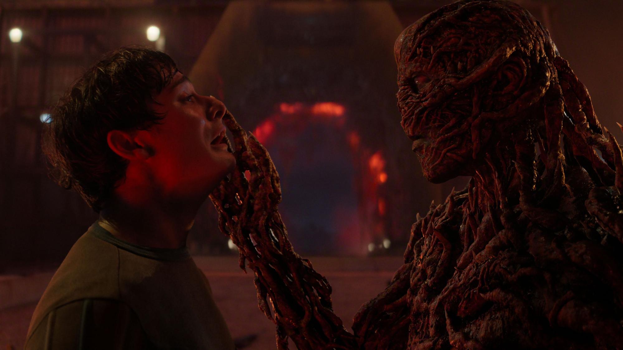 Noah Schnapp als Will Byers and Jamie Campbell Bower als Vecna in der fünften Staffel von Stranger Things.