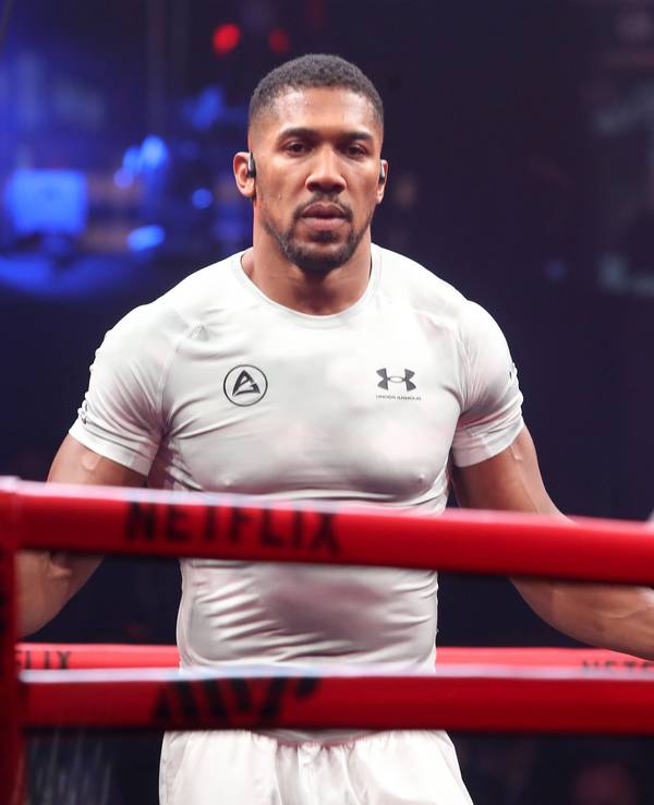 Anthony Joshua trainiert im Ring.