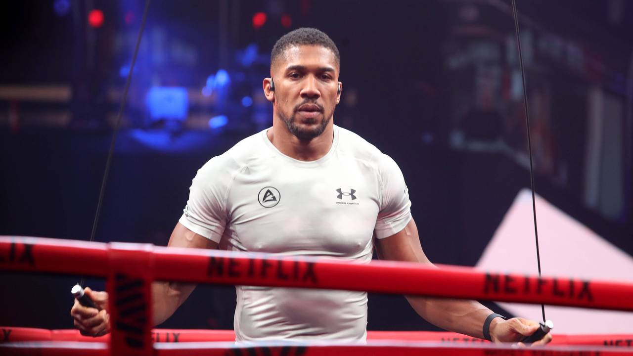 Anthony Joshua trainiert im Ring.