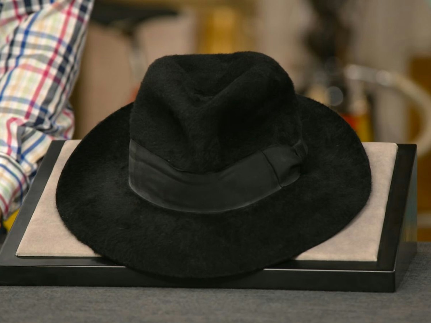 Mindestens 100 Euro stellte sich der Verkäufer für den Hut aus Mohairfilz vor. (Bild: ZDF)