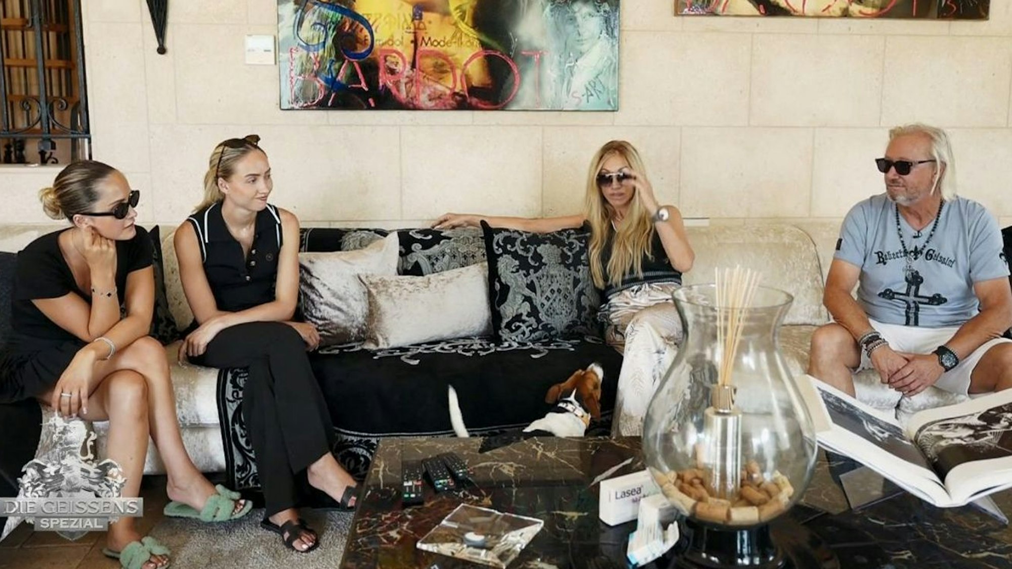 Anlässlich des Jubiläums zeigt RTLZWEI mehrere Sonderfolgen. Am 5. Januar sprechen die Geissens in ihrer Show über den Überfall im Juni 2025. (Bild: RTL ZWEI)