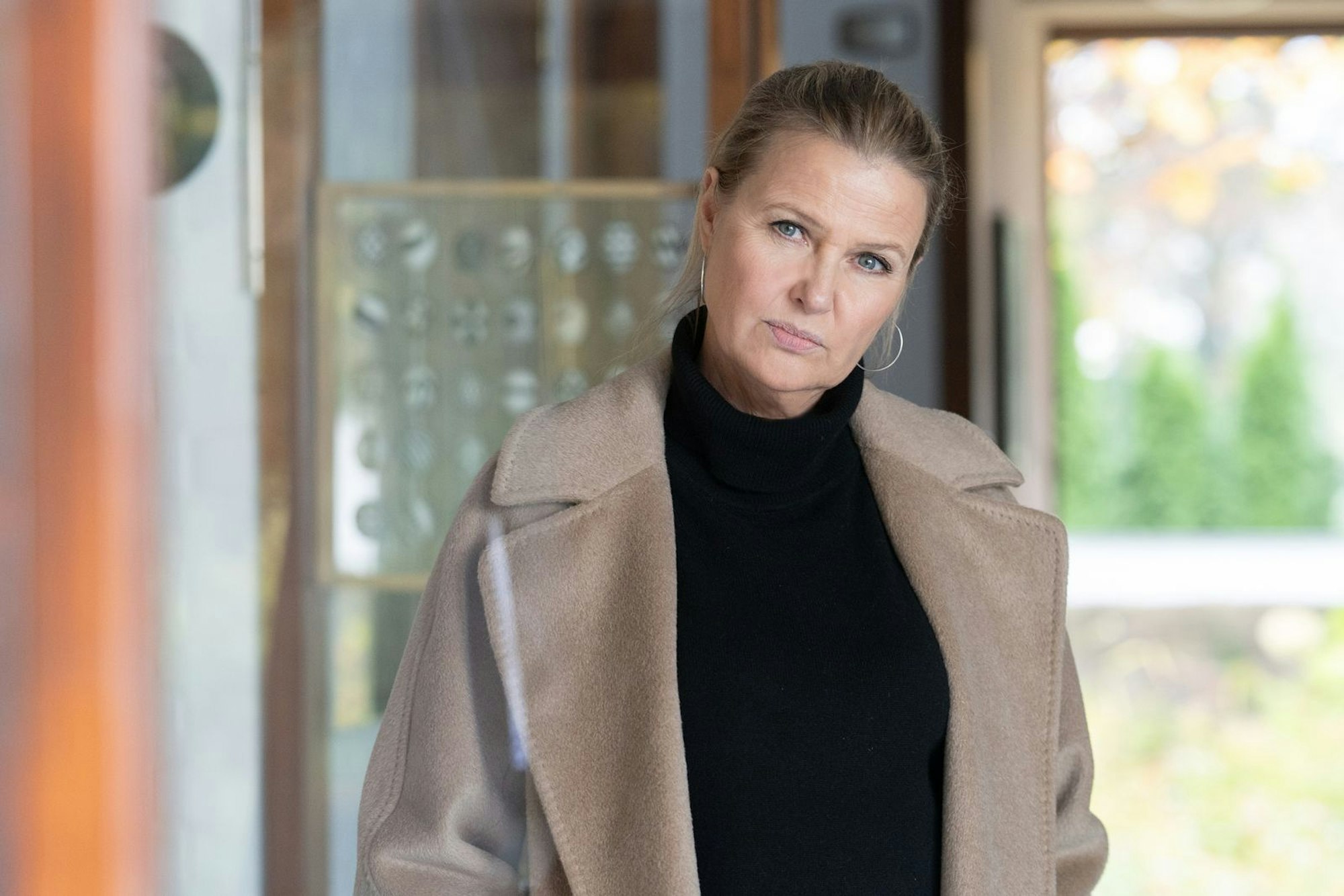 Katharina Böhm (61) ermittelt für die ZDF-Serie „Die Chefin“ schon seit 2012 - bald in ihrem 100. Fall (“Schattenkrieger“ am Freitag, 16. Januar). Die 16. Staffel startet am Freitag, 2. Januar, um 20.15 Uhr, mit acht neuen Folgen im ZDF. (Bild: ZDF/Michael Marhoffer)