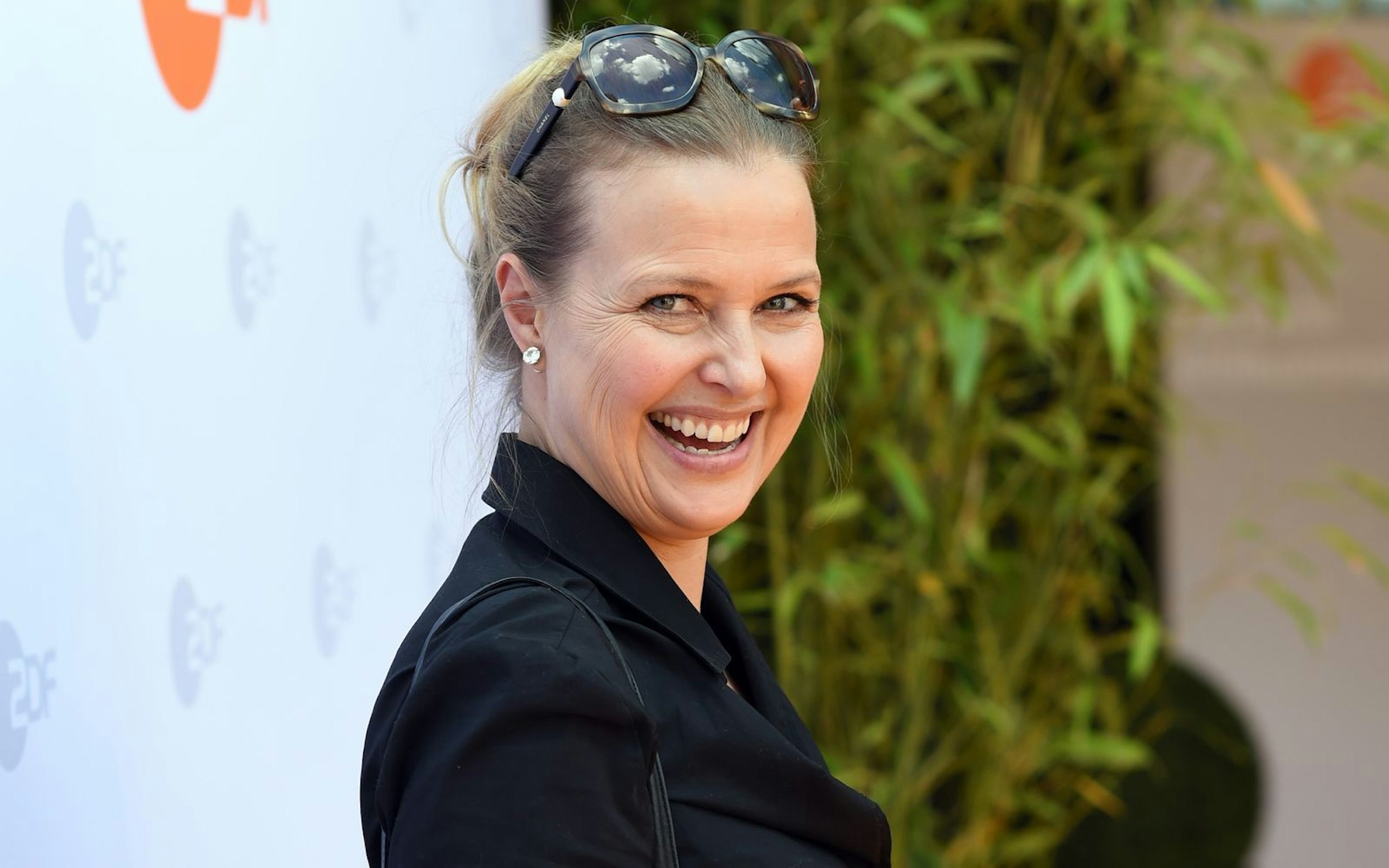 Anlässlich acht neuer Filme der ZDF-Serie „Die Chefin“ erzählt Hauptdarstellerin Katharina Böhm (61) im Interview, wie es ihr als alleinerziehende Mutter gelang, eine Karriere als Schauspielerin zu etablieren. (Bild: 2015 Getty Images/Hannes Magerstaedt)