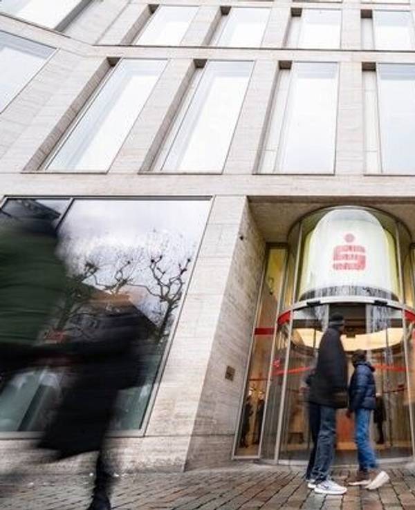 Eingang der Sparkasse in Bonn.