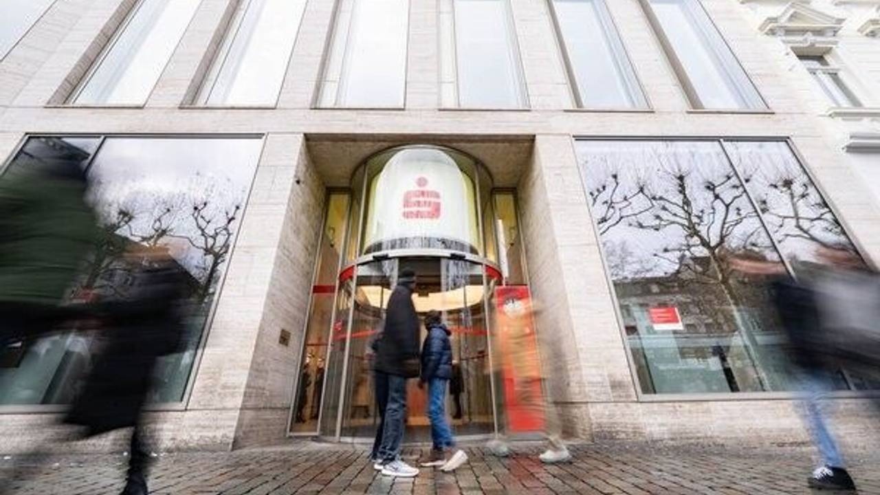 Eingang der Sparkasse in Bonn.