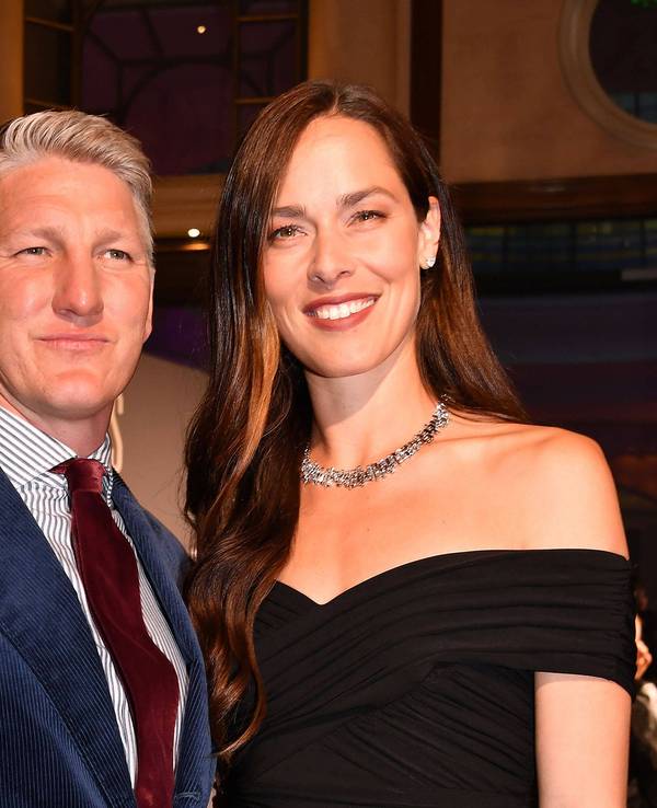 Bastian Schweinsteiger und Ana Ivanovic auf dem roten Teppich.