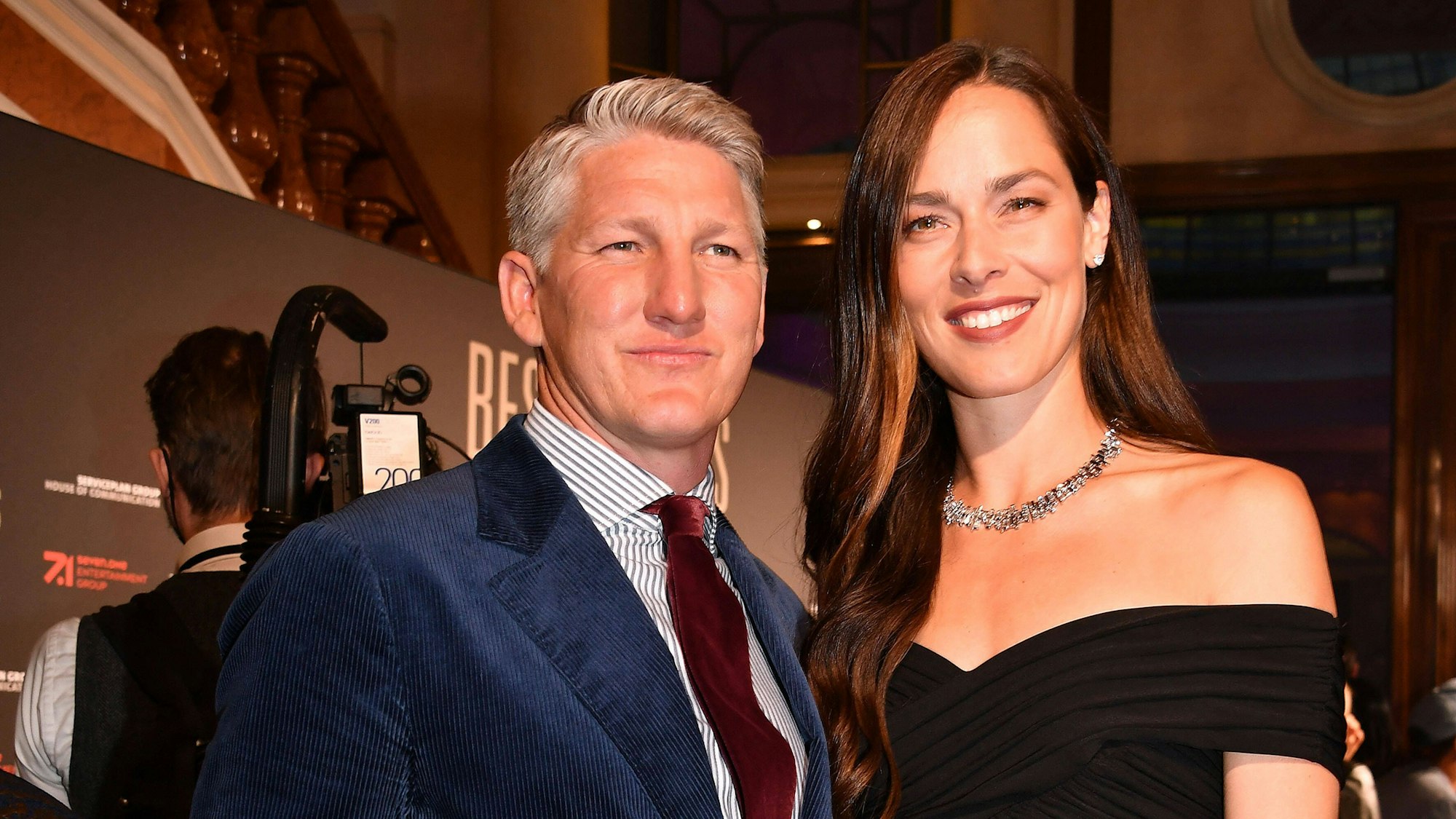 Bastian Schweinsteiger und Ana Ivanovic auf dem roten Teppich.