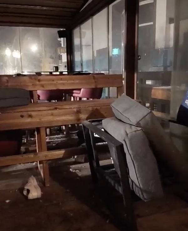 01.01.2026, Schweiz, Crans Montana: Das Innere der Bar und Lounge Le Constellation, wo nach einer Explosion in den frühen Morgenstunden der Silvesternacht ein Feuer ausgebrochen ist.