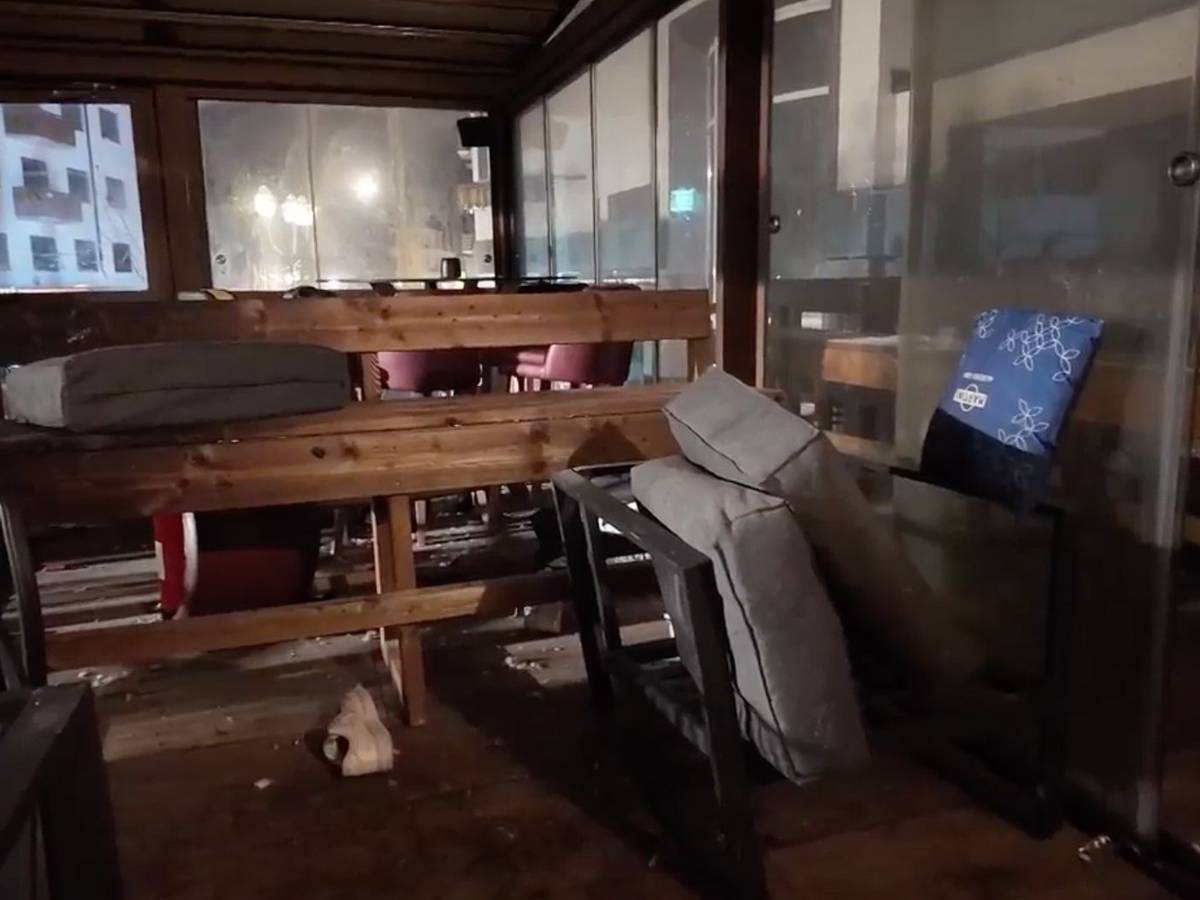01.01.2026, Schweiz, Crans Montana: Das Innere der Bar und Lounge Le Constellation, wo nach einer Explosion in den frühen Morgenstunden der Silvesternacht ein Feuer ausgebrochen ist.