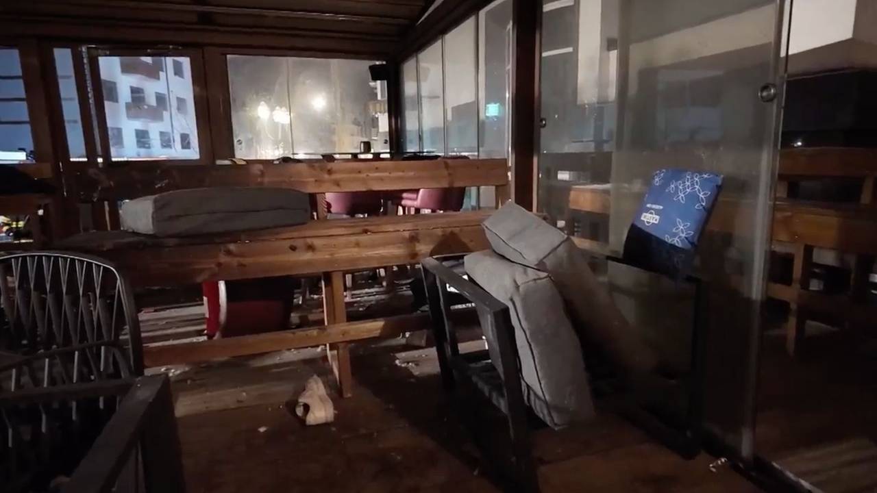01.01.2026, Schweiz, Crans Montana: Das Innere der Bar und Lounge Le Constellation, wo nach einer Explosion in den frühen Morgenstunden der Silvesternacht ein Feuer ausgebrochen ist.