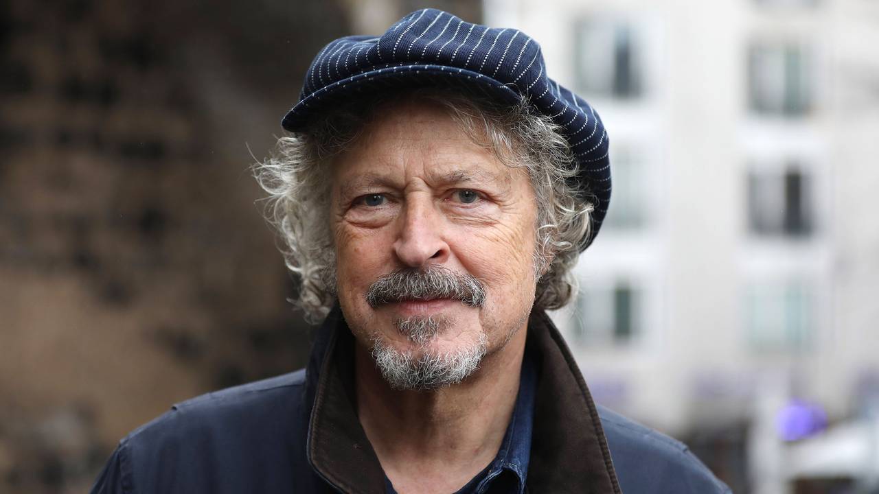 Wolfgang Niedecken steht in der Severinsstraße.