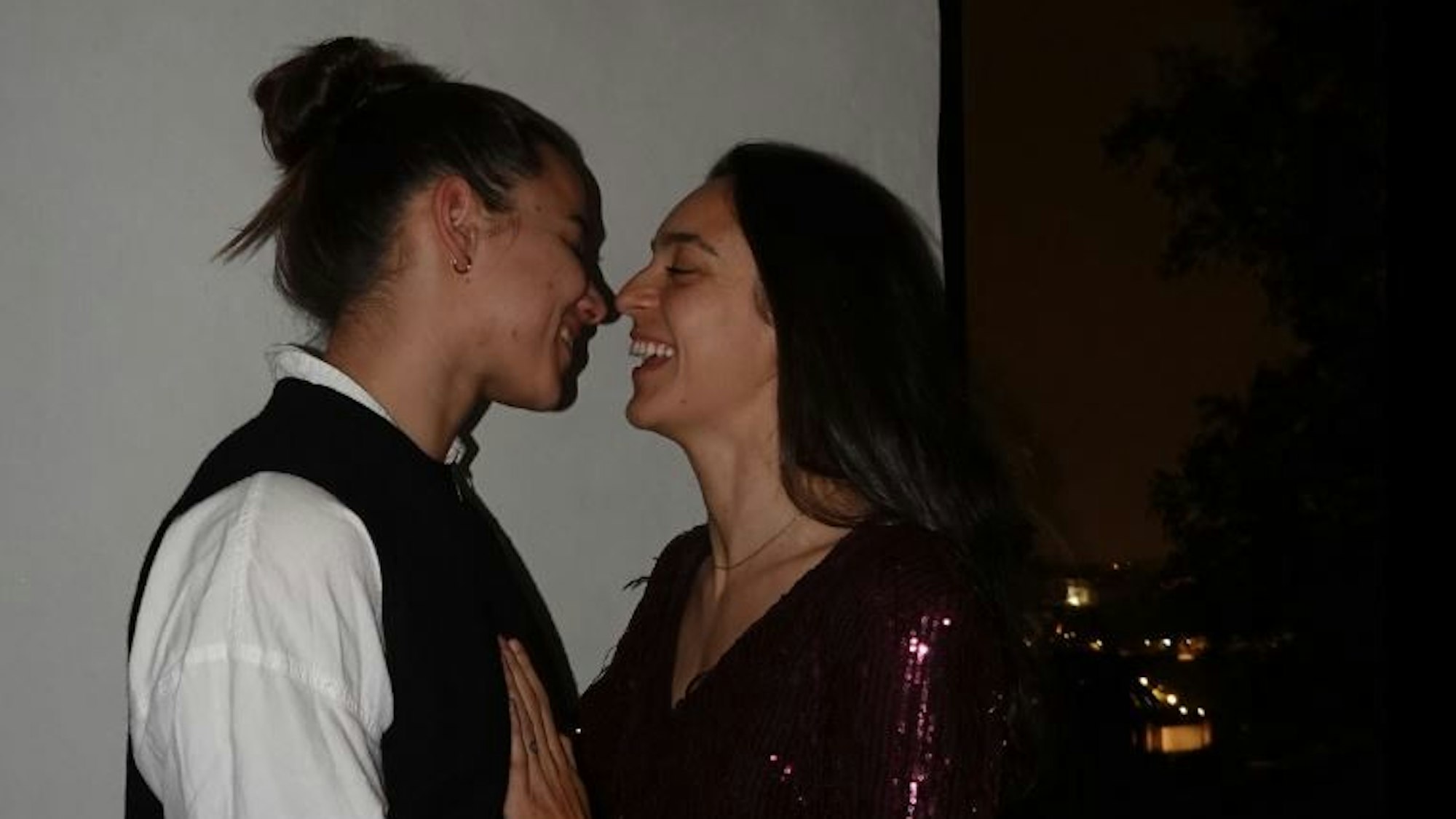 Lena Oberdorf und Natalia Padilla Bidas vertraut auf einem Foto.