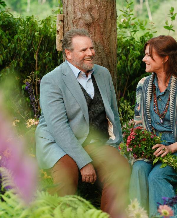 Kann ein klärendes Gespräch den Nachbarschaftsstreit zwischen Diane Lloyd (Nina Kronjäger) und Frederik Duffy (Felix Vörtler) beenden?