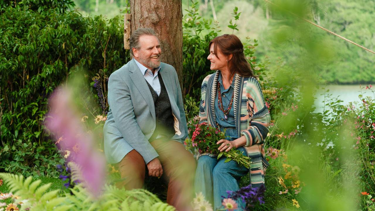Kann ein klärendes Gespräch den Nachbarschaftsstreit zwischen Diane Lloyd (Nina Kronjäger) und Frederik Duffy (Felix Vörtler) beenden?