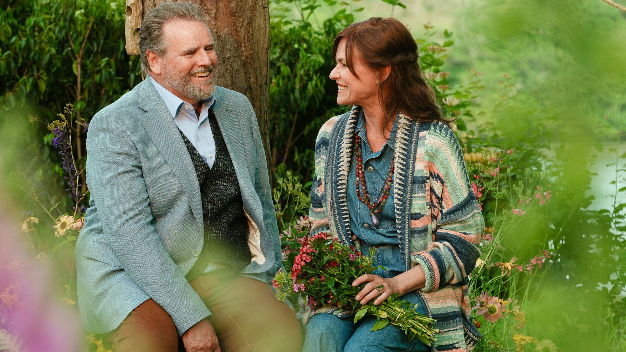 Kann ein klärendes Gespräch den Nachbarschaftsstreit zwischen Diane Lloyd (Nina Kronjäger) und Frederik Duffy (Felix Vörtler) beenden?