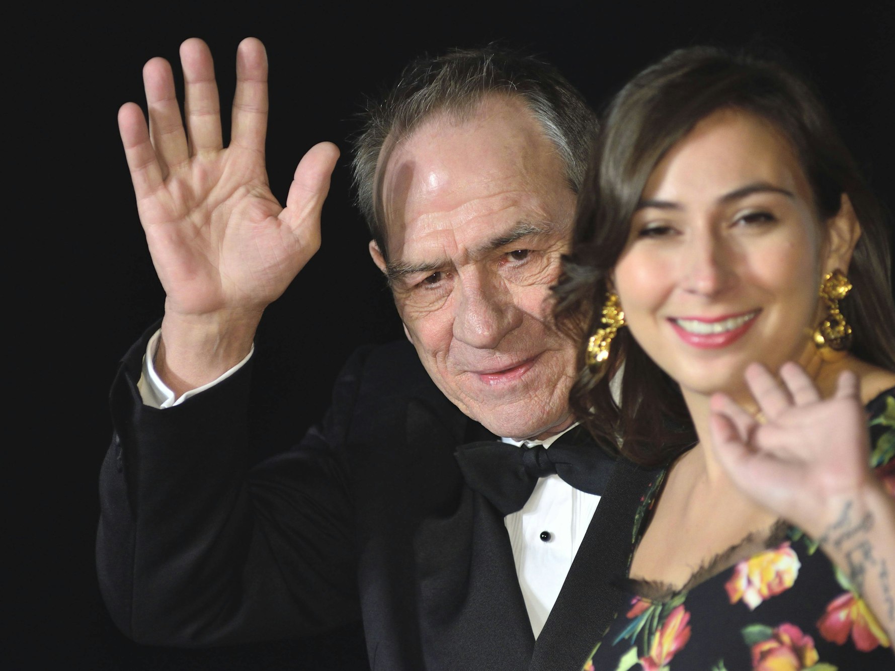Tommy Lee Jones trauert um seine Tochter Victoria (r.), mit der er noch im Oktober 2025 gemeinsam beim Internationalen Film-Festival in Tokio erschien.