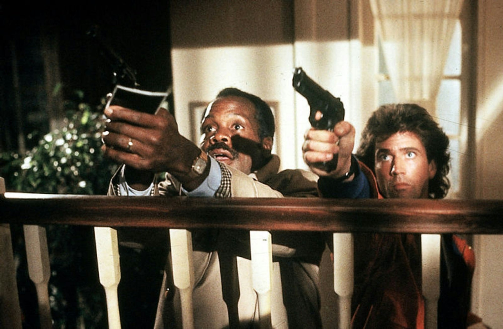 Eine zündende Actionkomödie: In „Lethal Weapon - Zwei stahlharte Profis“ spielt Mel Gibson einen hitzköpfigen Polizisten. (Bild: Warner)