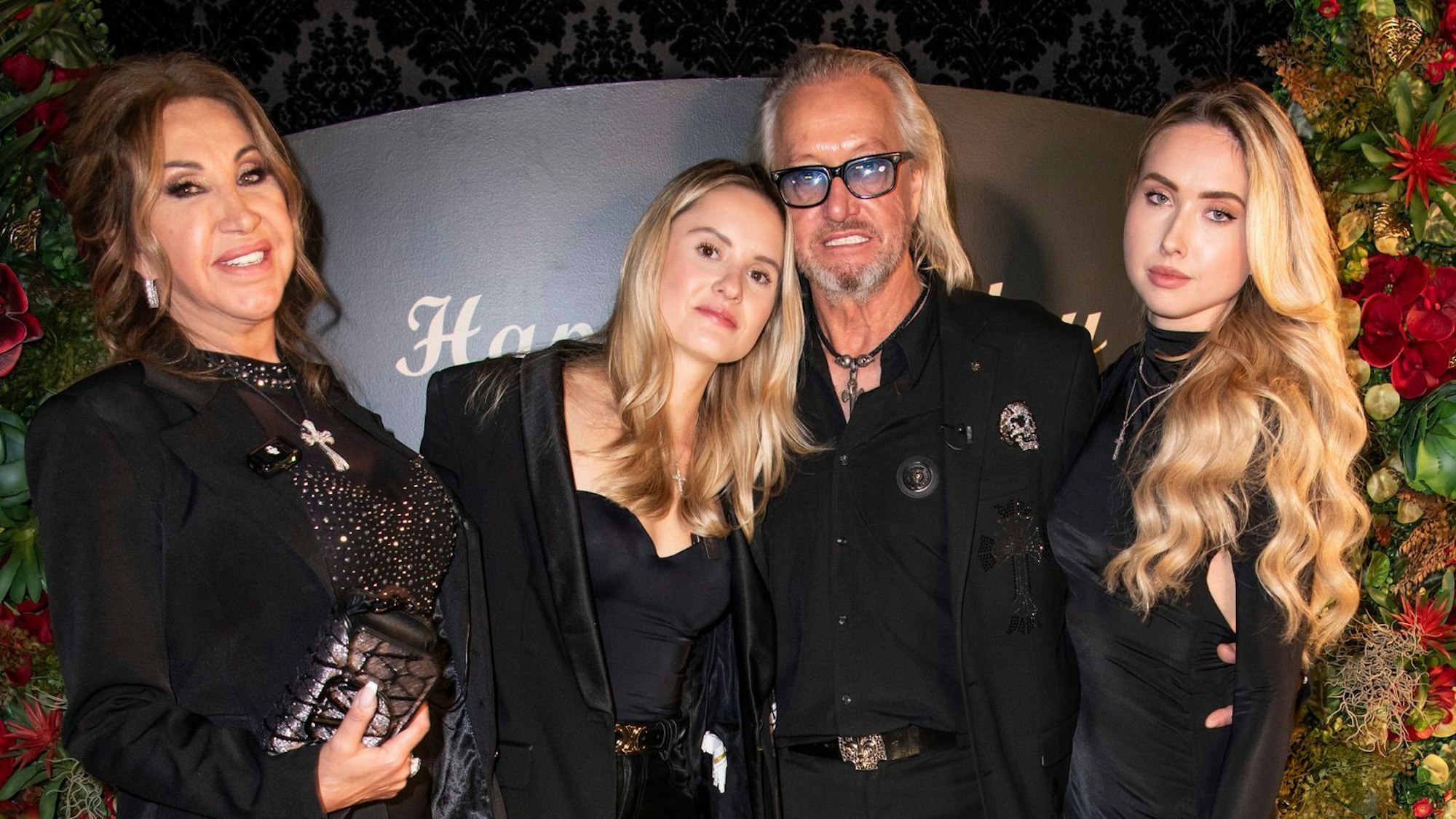 Wie auch ihre Geburtstage feiern die Geissens das Show-Jubiläum mit einer großen Party. (Bild: RTLZWEI)