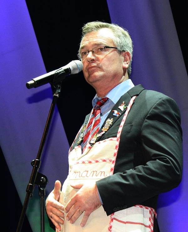 Jürgen Beckers als Büttenredner „Ne Hausmann“.