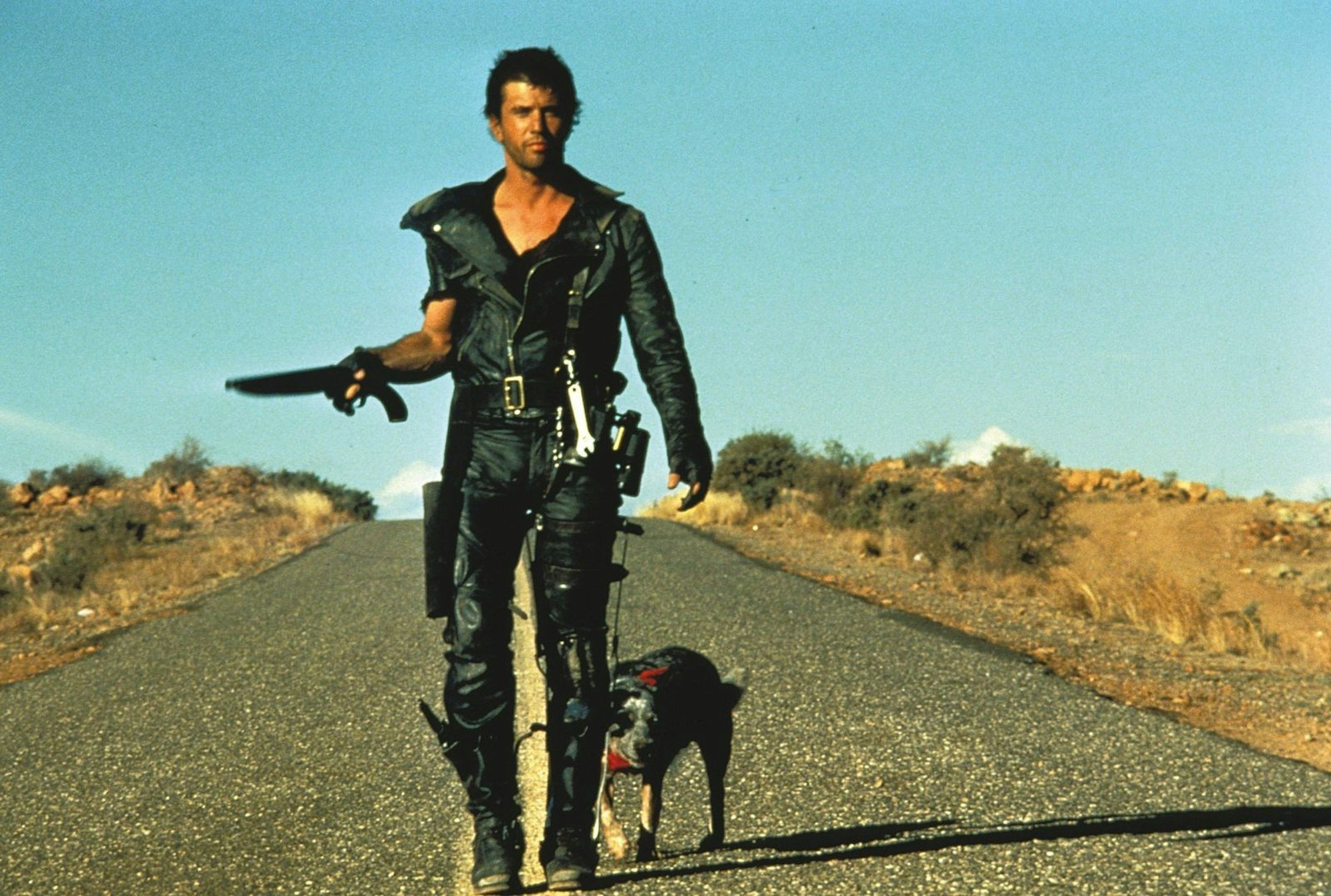 In der großartigen Fortsetzung „Mad Max II - Der Vollstrecker“ ist Max nur mehr ein „ausgebrannter Außenseiter“. (Bild: Warner Bros.)