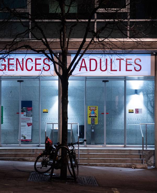 Außenansicht des Universitätsspitals (CHUV) in Lausanne. In der Klinik werden Opfer der Feuers im Ski-Ort Crans-Montana behandelt, bei dem es auch viele Tote gab.