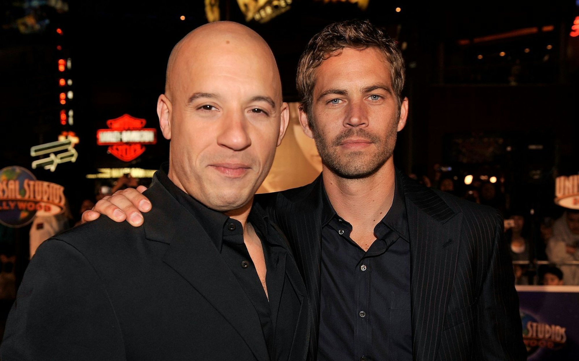 Dass sein verstorbener Freund Paul Walker (rechts) in „Fast & Furious 11“ „mitspielt“, hatte Vin Diesel als Voraussetzung dafür genannt, dass der Film überhaupt gedreht wird. (Bild: 2009 Getty Images/Kevin Winter)