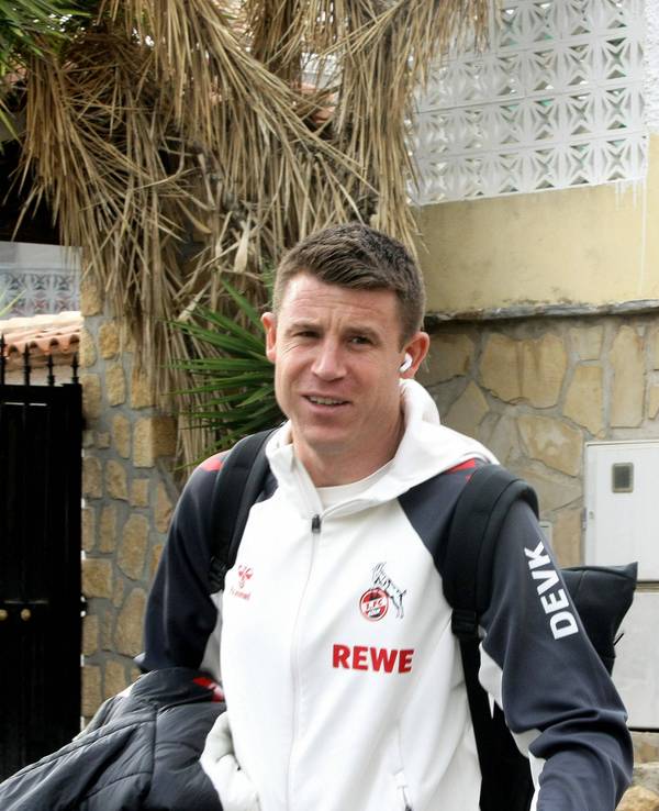 Dominique Heintz kommt im Trainingslager an.
