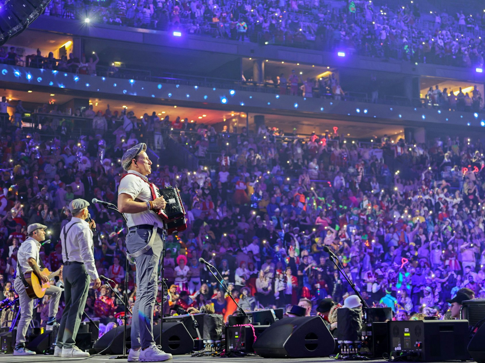Die Klüngelköpp beim Auftritt in der Lanxess-Arena.