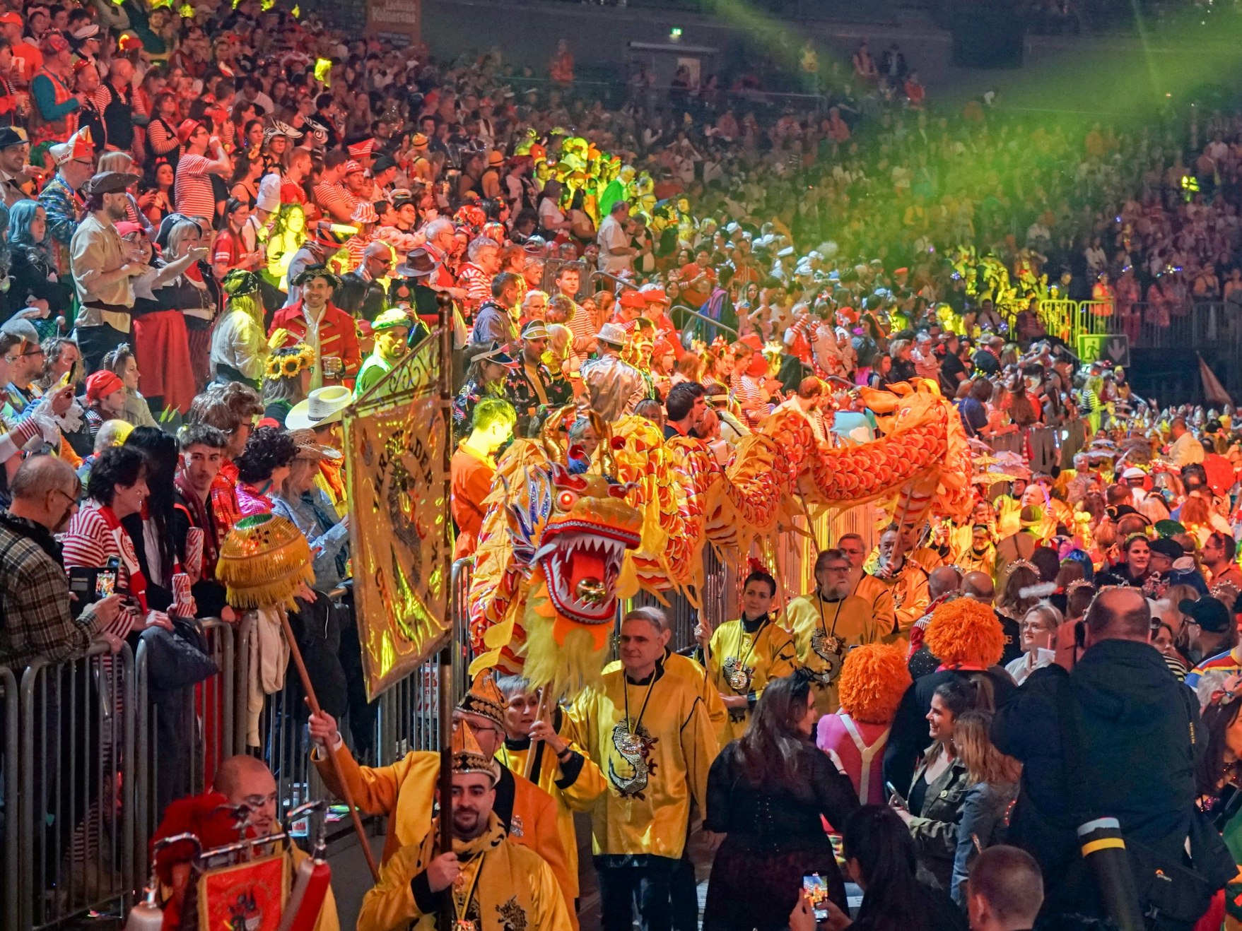 Einzug der Vereine in die Lanxess-Arena.