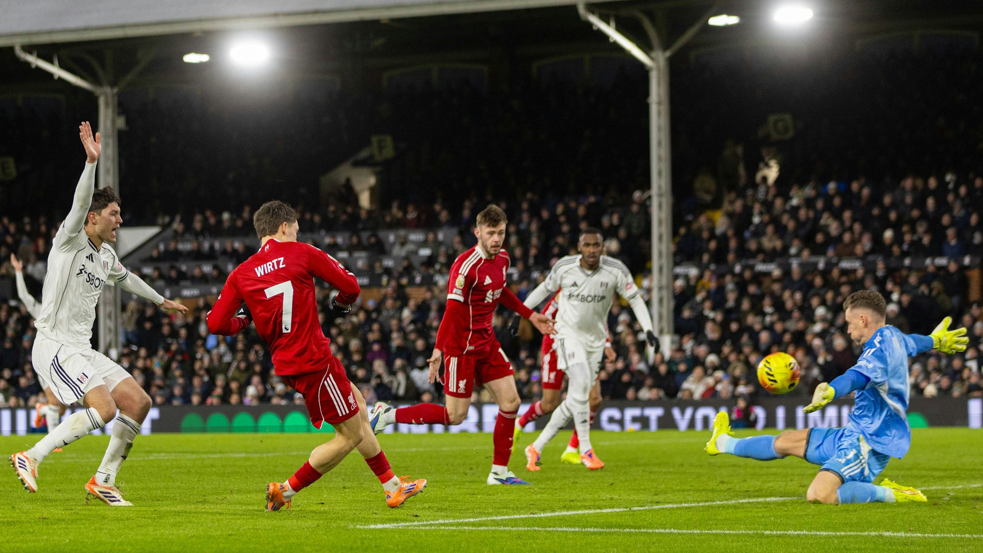 Florian Wirtz erzielt einen Treffer.