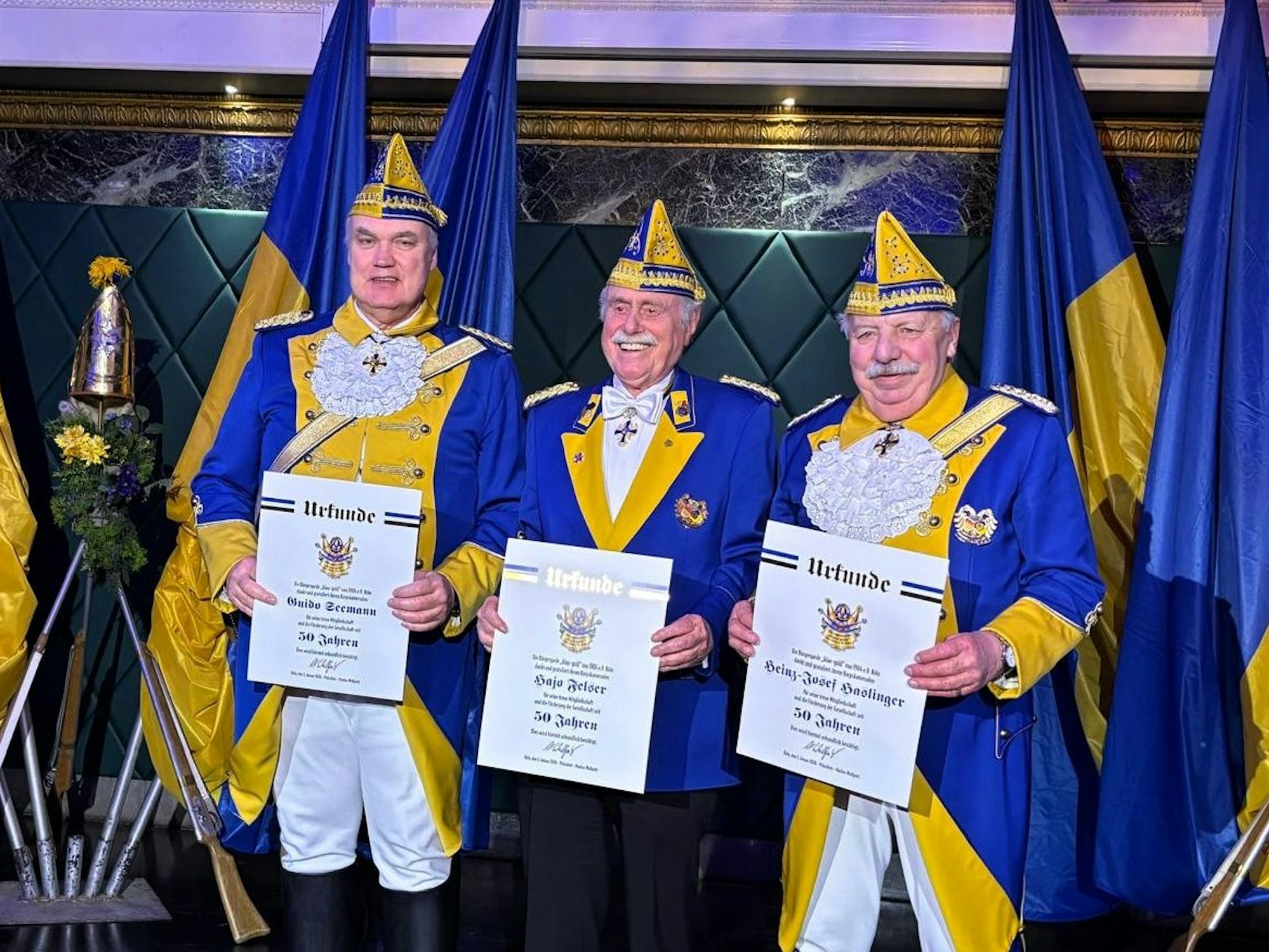 Guido Seemann, Hajo Felser und Heinz-Josef Haslinger wurden bei der Bürgergarde ausgezeichnet.