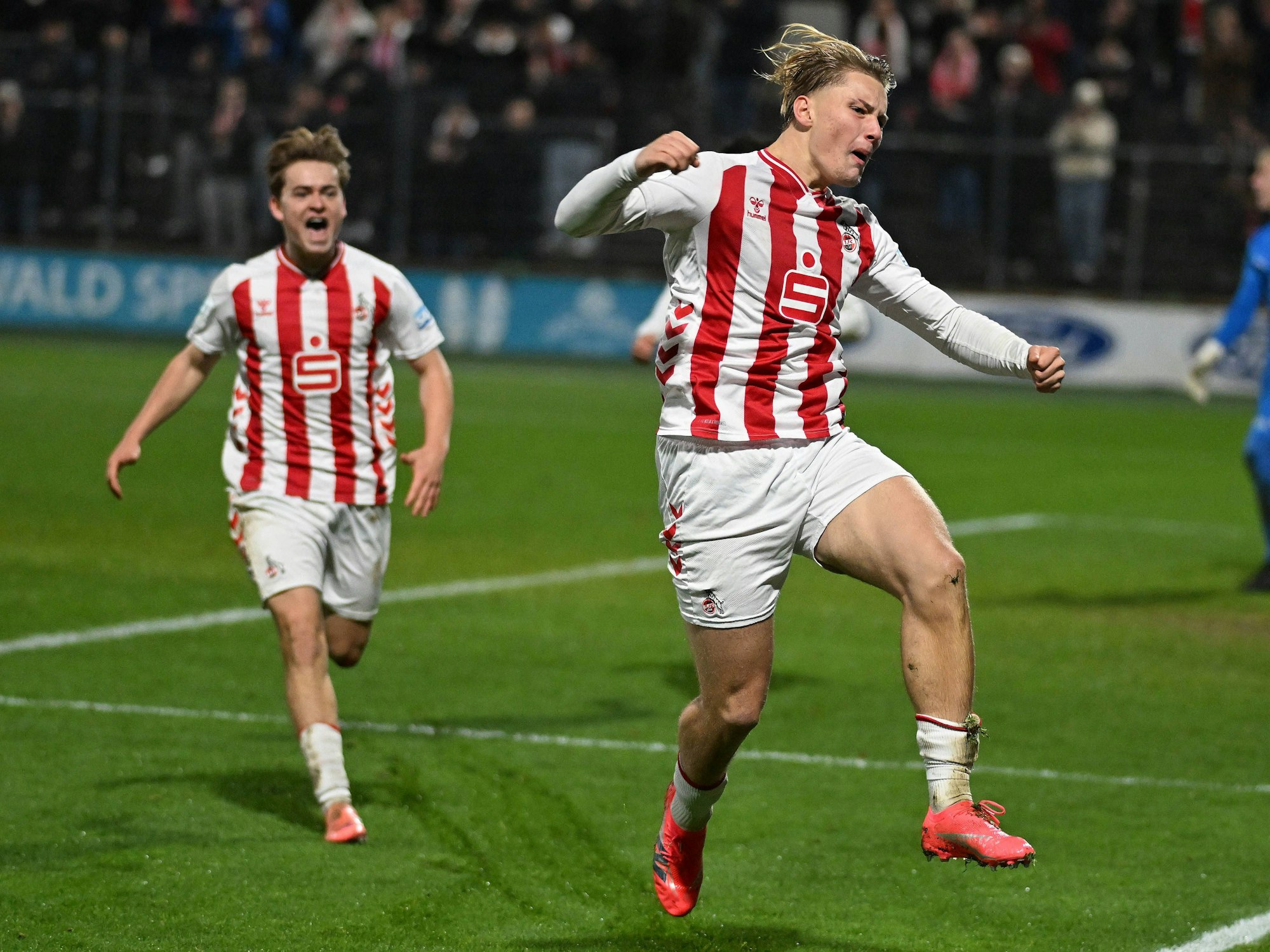 Fynn Schenten jubelt am 26. November 2025 in der Uefa Youth League beim Spiel gegen FC Midtjylland.