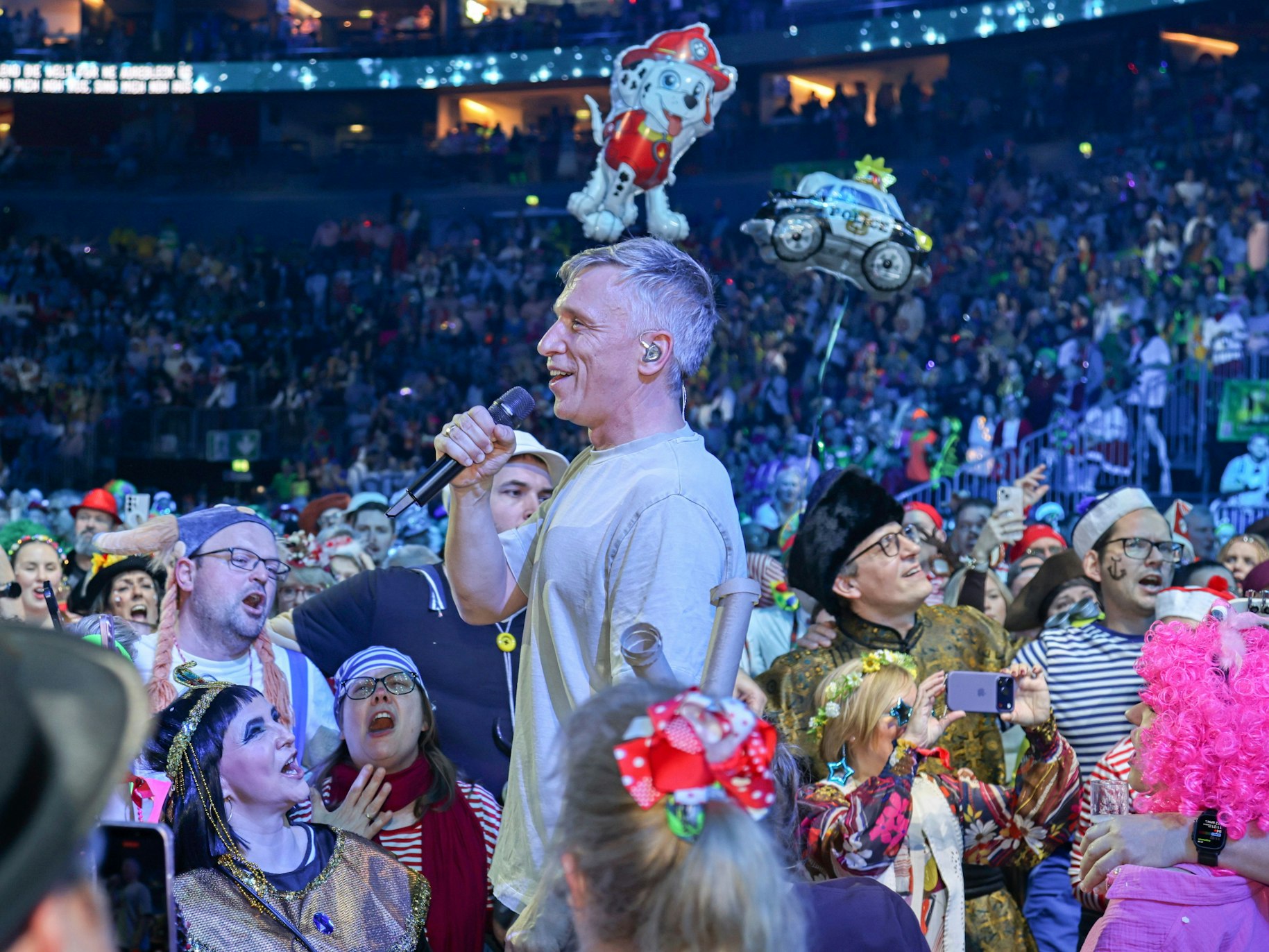 Basti Campmann von Kasalla beim Auftritt in der Lanxess-Arena.