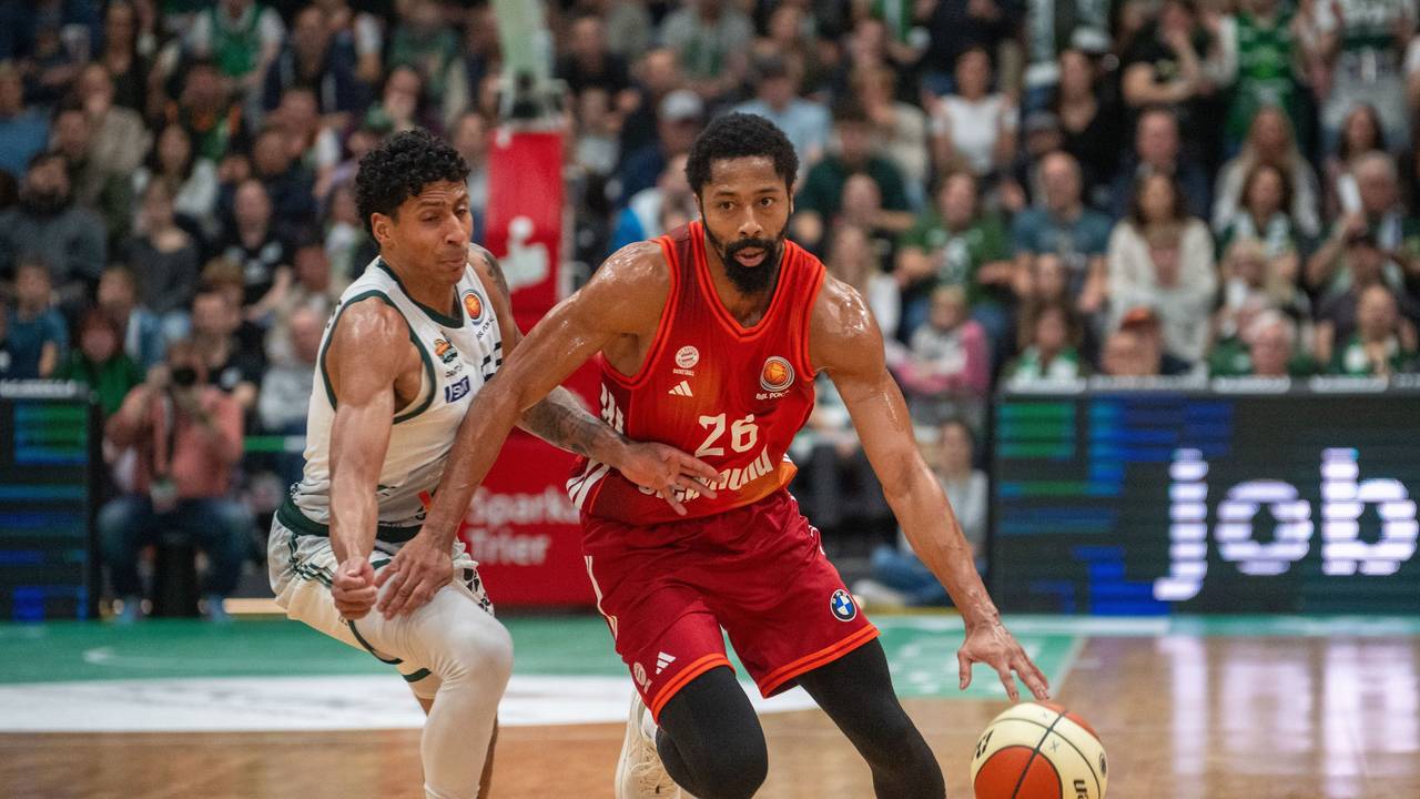 Spencer Dinwiddie beim Dribbling: Die Basketballer von Bayern München haben den Vertrag mit ihrem Starzugang schon wieder aufgelöst.