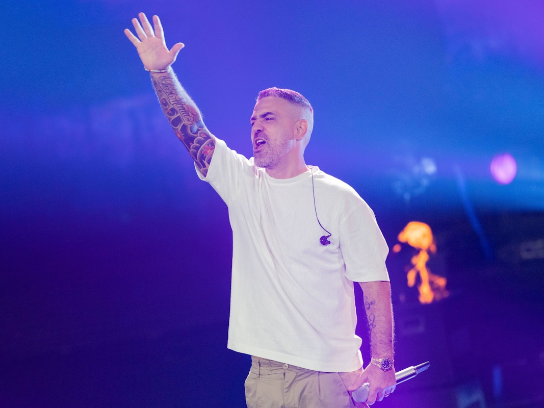 ARCHIV - 09.11.2024, Nordrhein-Westfalen, Köln: Bushido, Rapper, steht auf einer Bühne. (zu dpa: «Bushido verarbeitet Ehekrise im Song «Du liebst mich nicht»») Foto: Rolf Vennenbernd/dpa +++ dpa-Bildfunk +++