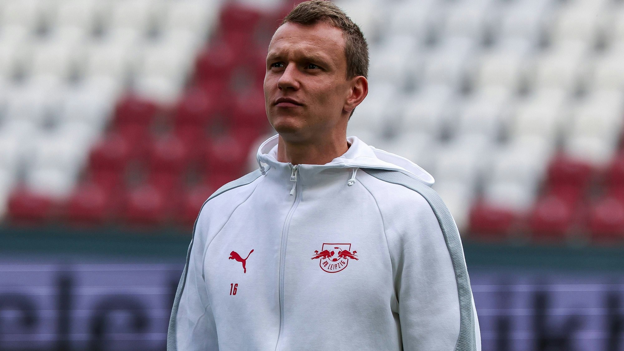 Aufgrund einer Erkrankung sitzt Lukas Klostermann aktuell in Dubai fest.