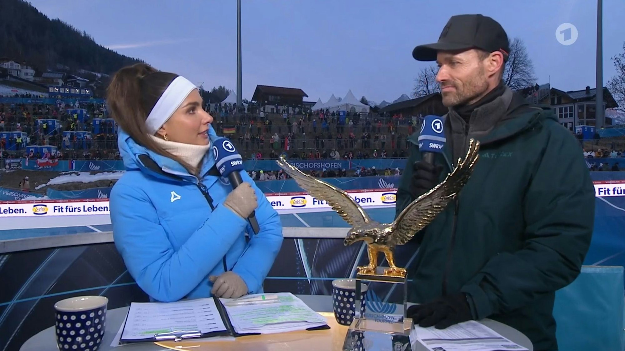 Sven Hannawald im Gespräch mit Lea Wagner.