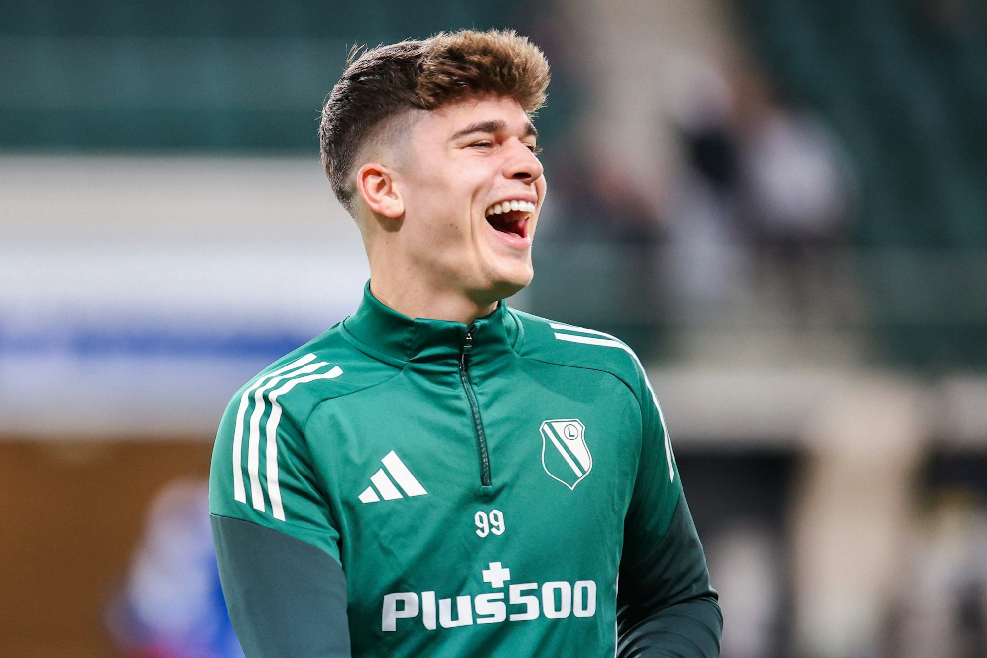 Noah Weißhaupt im Trikot von Legia Warschau
