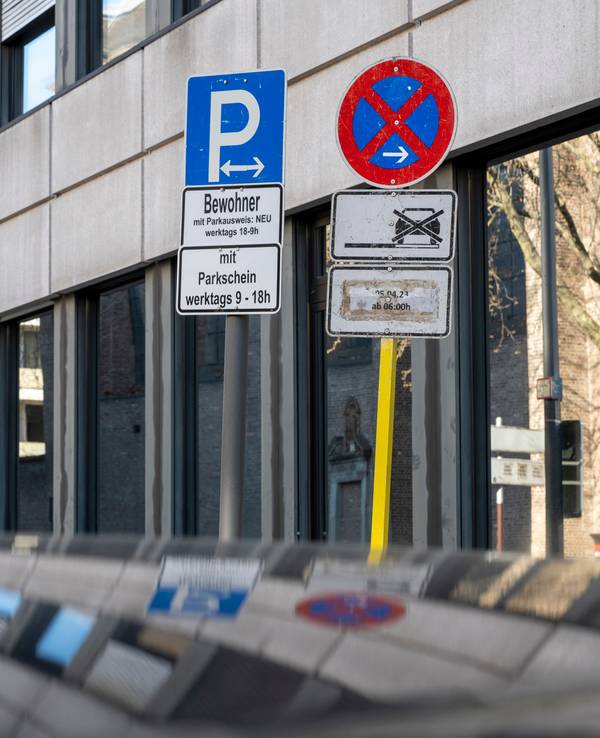 04.04.2023, Köln: Die Regeln für das Anwohnerparken bzw. Bewohnerparken sind umstritten. Foto: Uwe Weiser