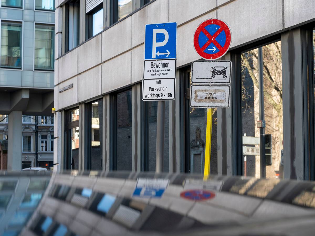 04.04.2023, Köln: Die Regeln für das Anwohnerparken bzw. Bewohnerparken sind umstritten. Foto: Uwe Weiser