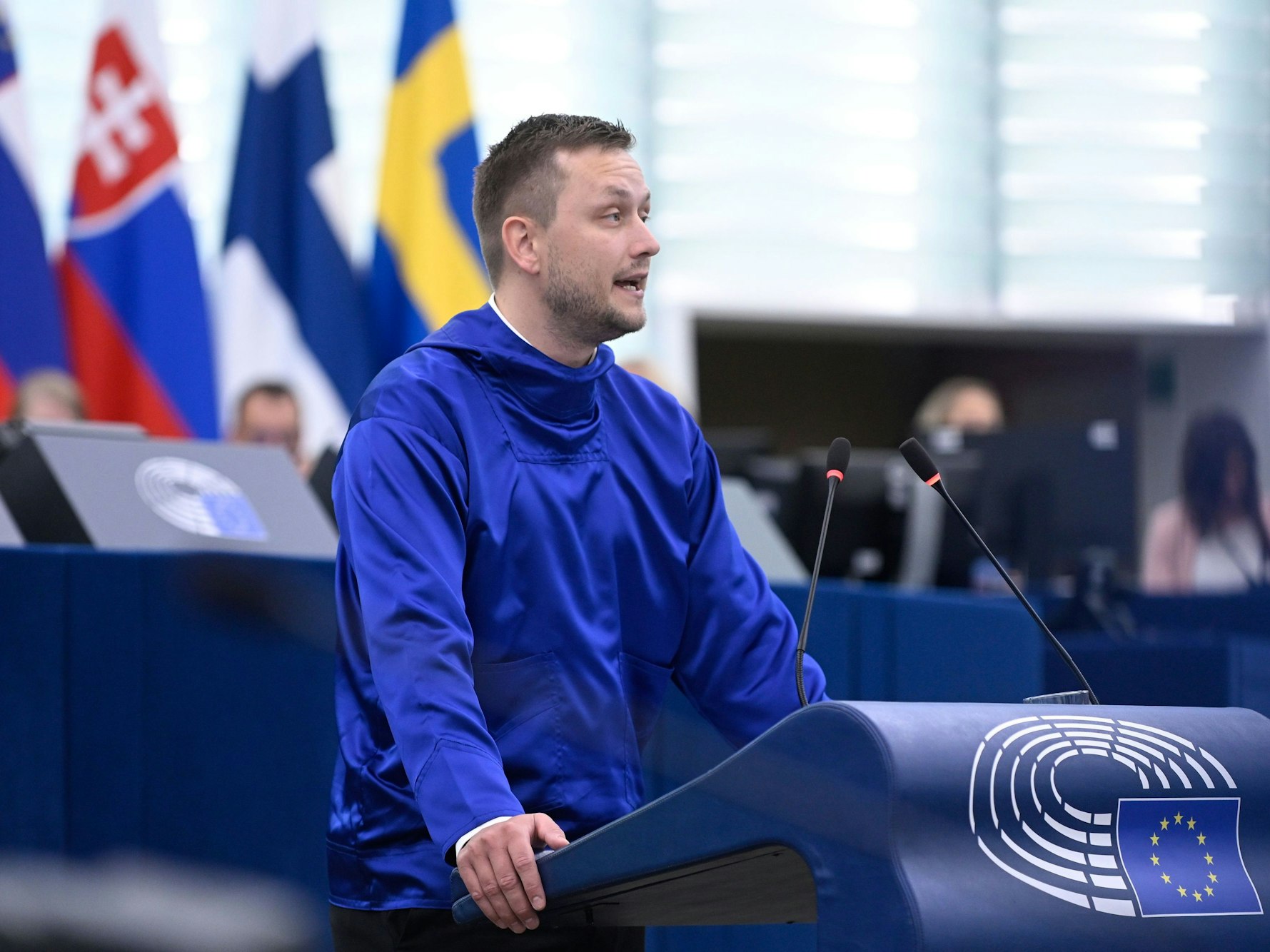 Der grönländische Ministerpräsident Jens-Frederik Nielsen steht am Rednerpult im Europäischen Parlament.